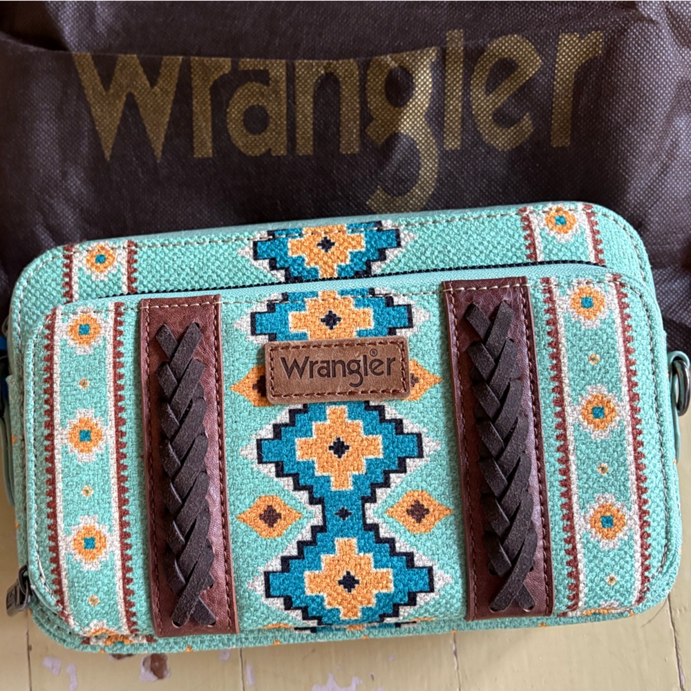 WG2207-3003 Wrangler Aztec Printed Crossbody Purse With Wallet Compartment - GN